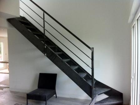 escalier droit gris