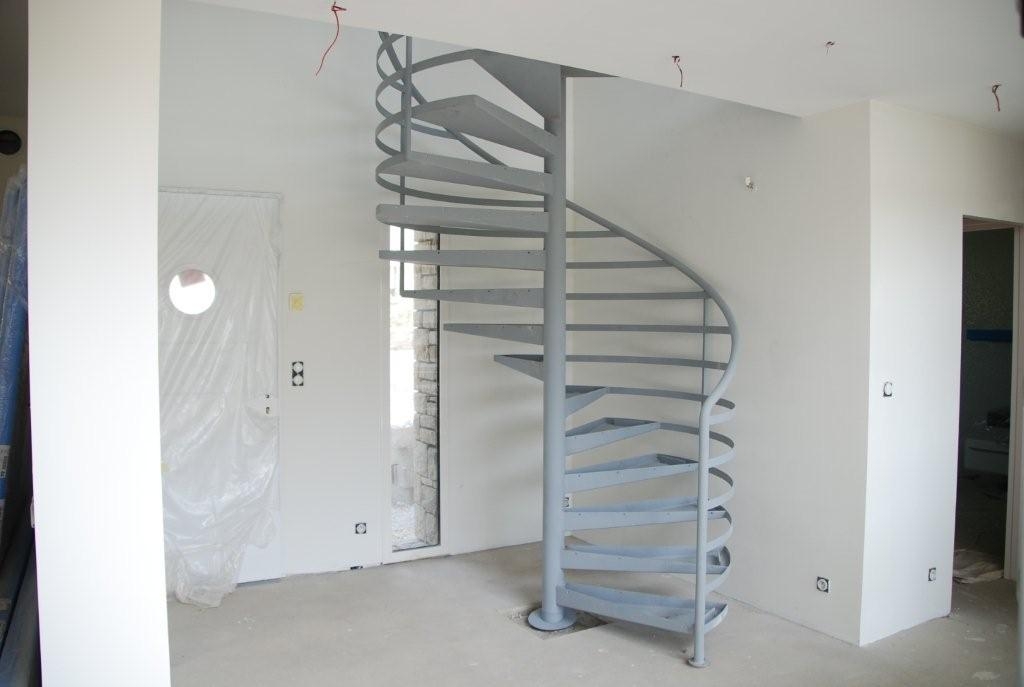 escalier helicoidal gris