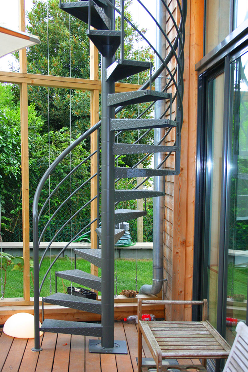 Escalier galvanisé à chaud et thermolaqué RAL 7022